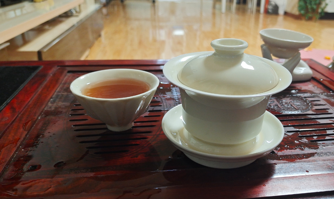 白瓷茶器上的茶漬怎么清洗？(圖1)